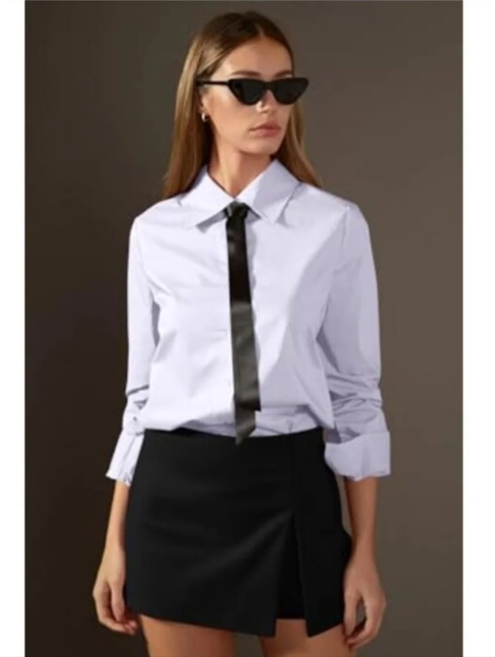 Alice + Olivia Black Overlap Mini Skirt - Picture 4 of 12